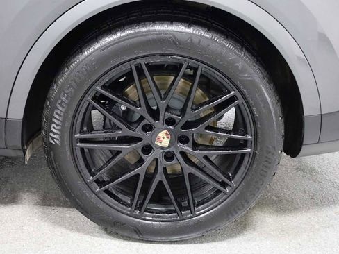 Certified 2025 Porsche Cayenne image 37