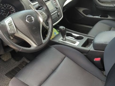 Used 2017 Nissan Altima 2.5 SR w/ LED Appearance Package FWD image 27
