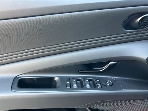 New 2025 Hyundai Elantra SEL image 11