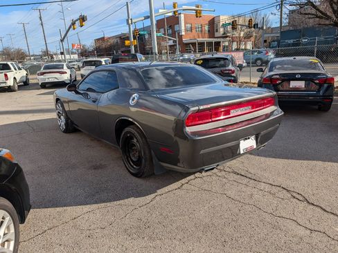 Used 2014 Dodge Challenger SXT RWD image 8