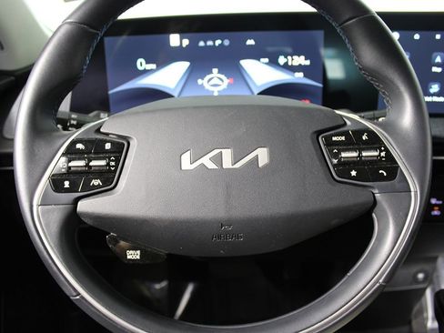 Used 2024 Kia EV6 Light RWD image 12