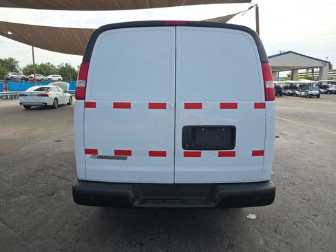 Used 2021 Chevrolet Express 2500 RWD image 7