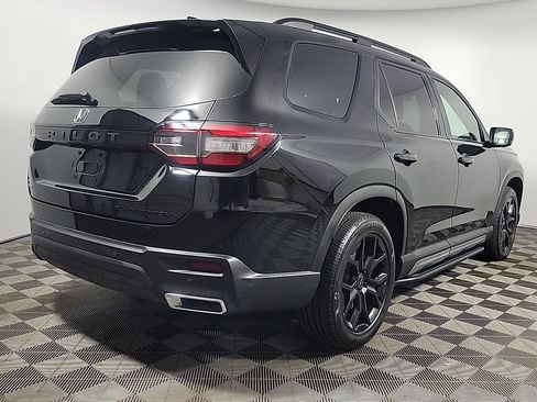 Certified 2025 Honda Pilot Black Edition image 3