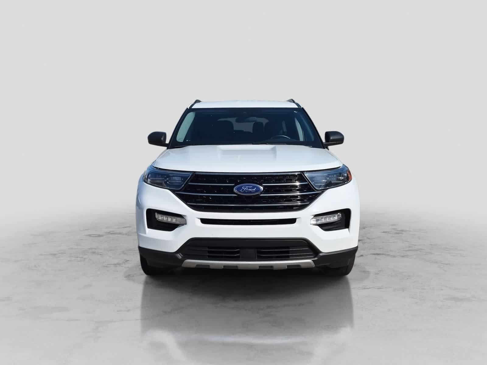 Used 2020 Ford Explorer XLT w/ Equipment Group 202A AWD/4WD image 3