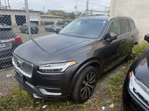 Certified 2023 Volvo XC90 B5 Plus image 3