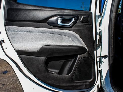 Used 2025 Jeep Compass Latitude w/ Sun & Sound Group image 11