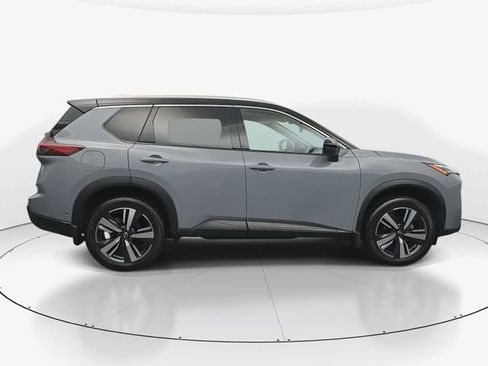 Used 2024 Nissan Rogue SL w/ SL Premium Package image 11