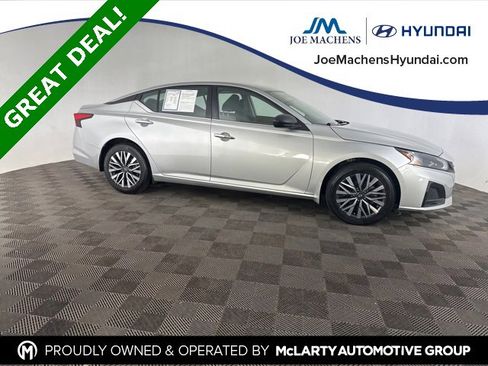 Used 2024 Nissan Altima 2.5 SV image 1