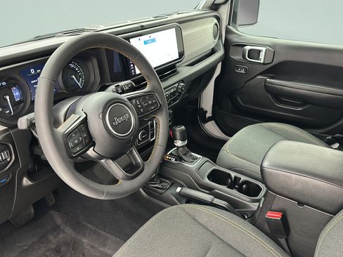 Used 2024 Jeep Wrangler Unlimited w/ Convenience Group AWD/4WD image 12
