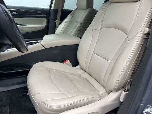 Used 2018 Buick Enclave Essence image 21