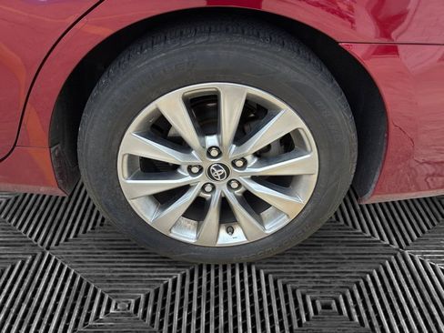 Used 2015 Toyota Camry XLE w/ Moonroof Package image 13