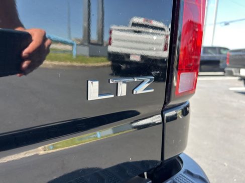 Used 2024 Chevrolet Silverado 2500 LTZ w/ LTZ Convenience Package AWD/4WD image 15