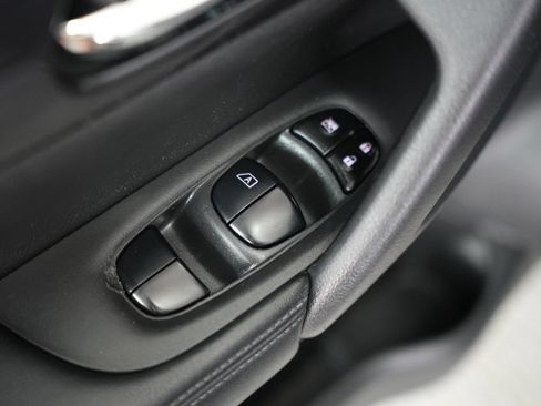 Used 2020 Nissan Rogue SV FWD image 39