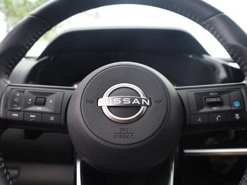 Certified 2025 Nissan Pathfinder SV FWD image 11