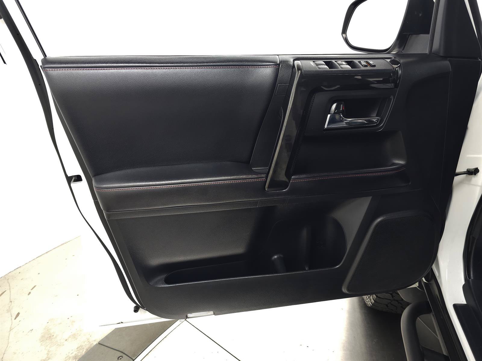 Used 2018 Toyota 4Runner TRD Off-Road Premium AWD/4WD image 14