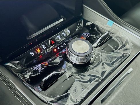 New 2025 Jeep Wagoneer L Series II w/ Convenience Group I image 12