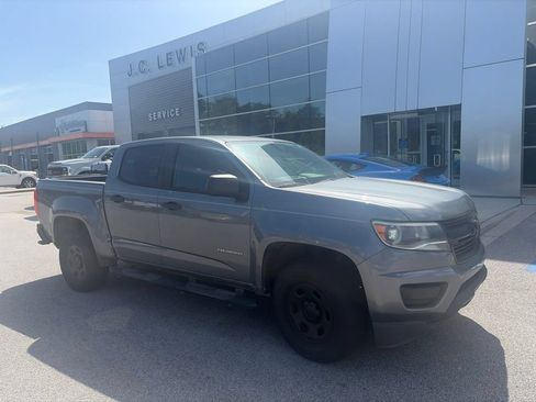 Used 2020 Chevrolet Colorado W/T w/ WT Convenience Package RWD image 3