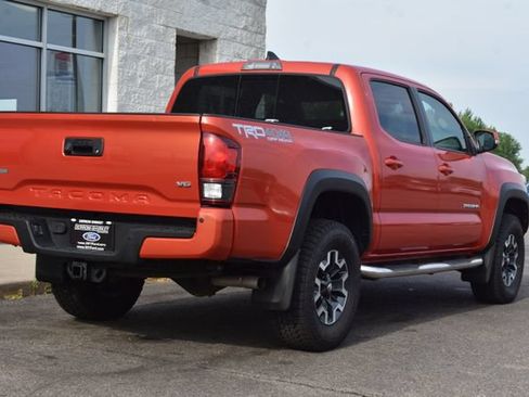 Used 2018 Toyota Tacoma TRD Off-Road w/ Technology Package AWD/4WD image 14