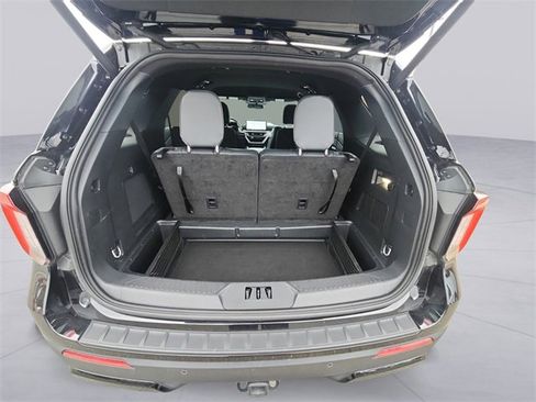 Used 2025 Ford Explorer ST-Line image 19