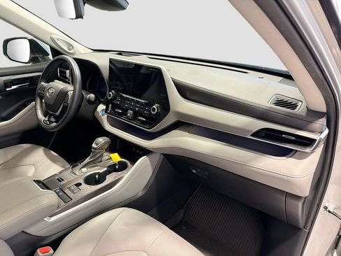 Used 2021 Toyota Highlander Platinum FWD image 26