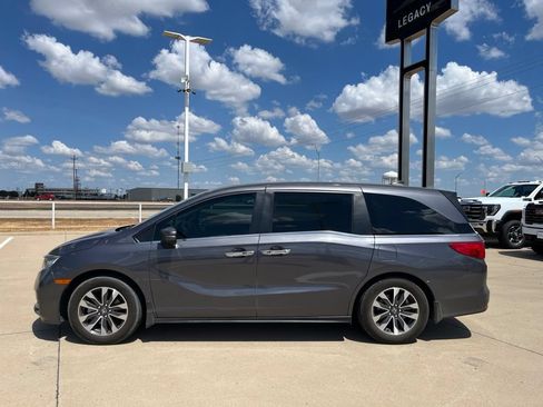 Used 2024 Honda Odyssey EX-L image 3