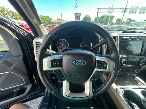 Used 2017 Ford F250 Lariat w/ Lariat Ultimate Package AWD/4WD image 9