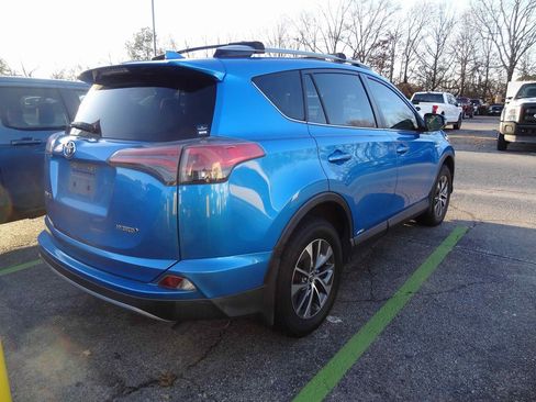 Used 2018 Toyota RAV4 LE image 3