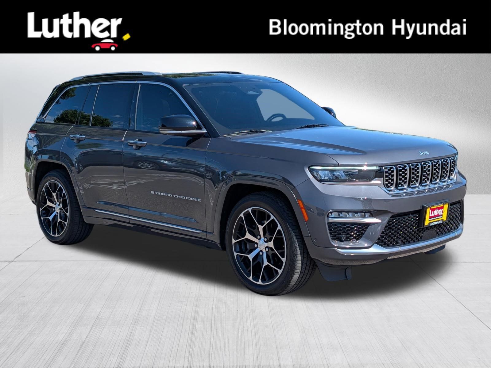 Used 2023 Jeep Grand Cherokee Summit AWD/4WD image 1