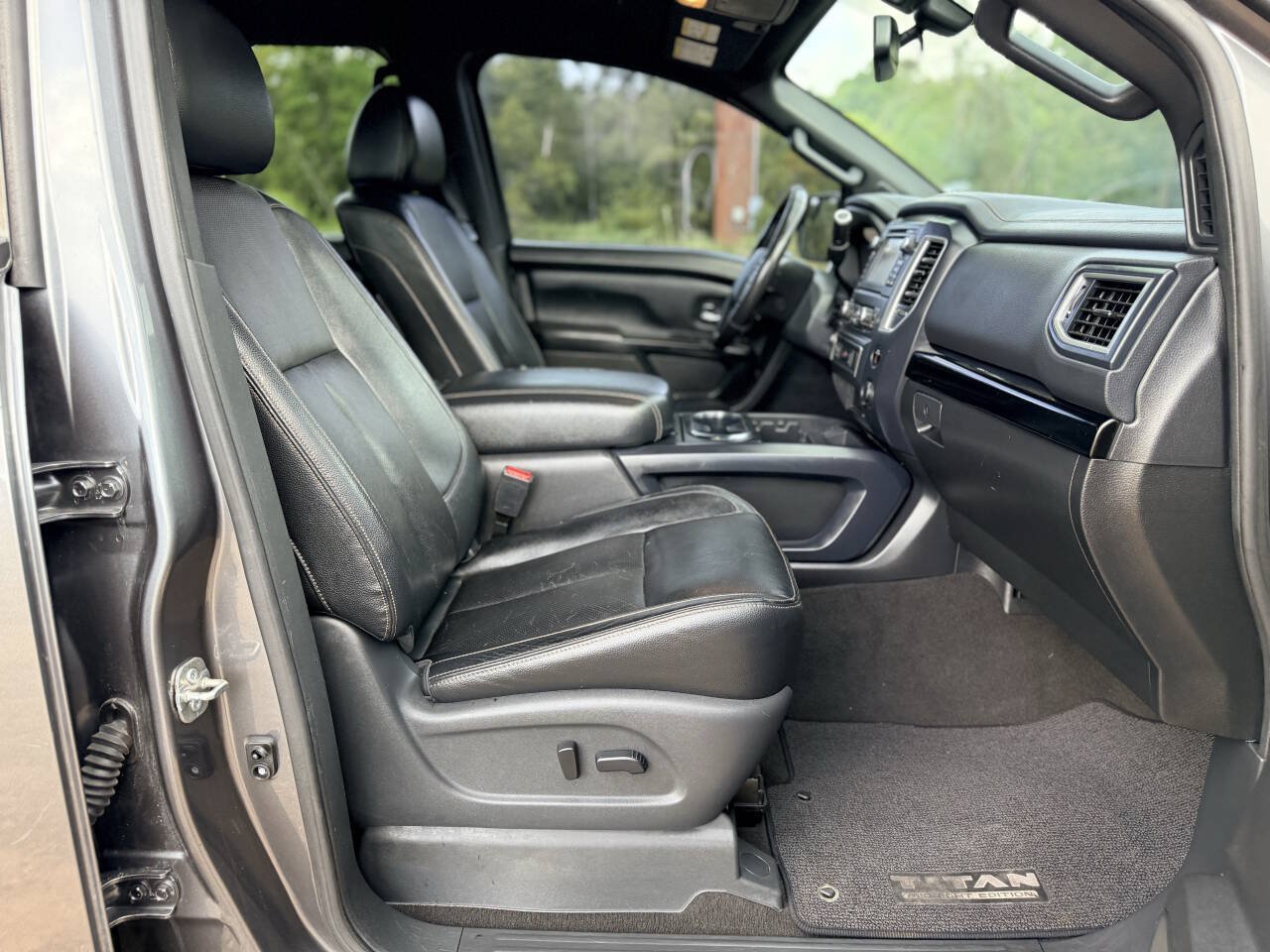 Used 2018 Nissan Titan SL w/ Midnight Edition RWD image 15