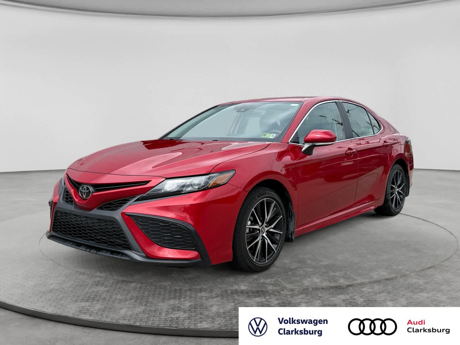 Used 2024 Toyota Camry SE FWD image 1