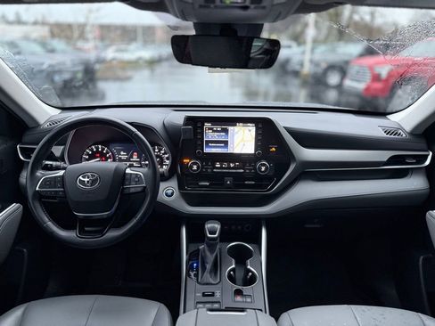 Used 2020 Toyota Highlander XLE image 23