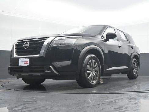 Used 2025 Nissan Pathfinder S AWD/4WD image 25