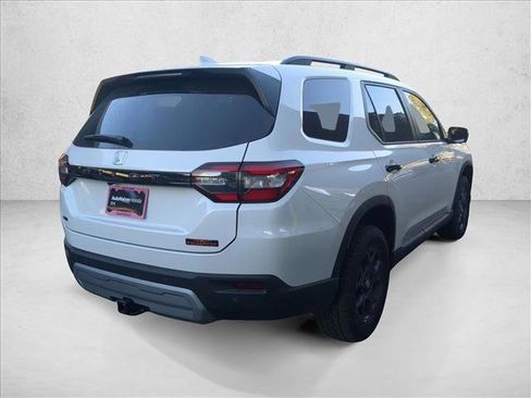 New 2025 Honda Pilot TrailSport image 2