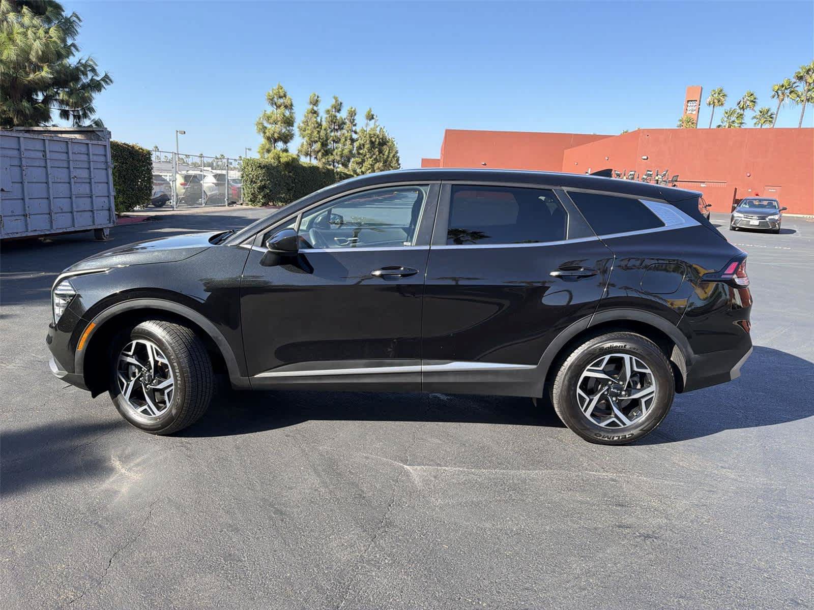 Used 2024 Kia Sportage LX AWD/4WD image 3