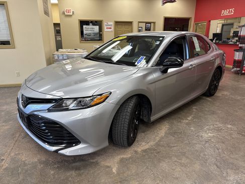 Used 2019 Toyota Camry LE FWD image 3