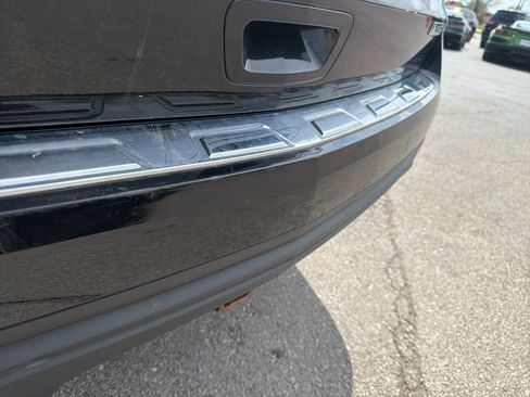 Used 2017 Chevrolet Traverse Premier image 19