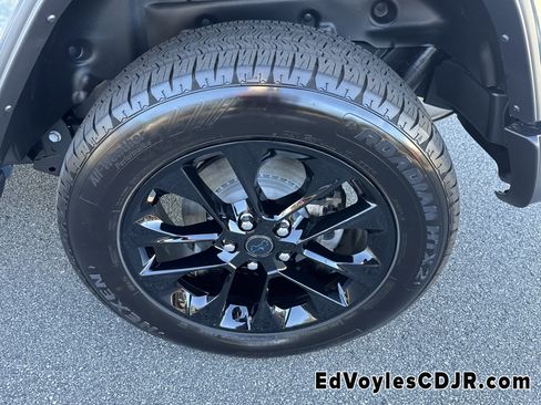 Used 2025 Jeep Wrangler Sahara image 24