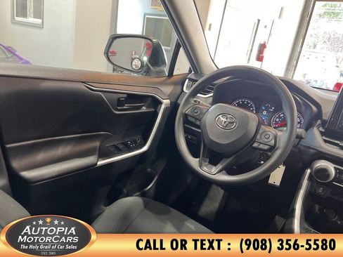 Used 2021 Toyota RAV4 LE image 21