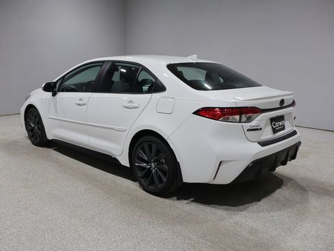 Used 2026 Toyota Corolla SE FWD image 4