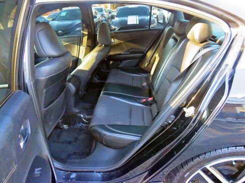 Used 2017 Honda Accord Sport image 14