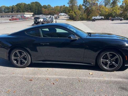Used 2024 Ford Mustang Coupe image 11
