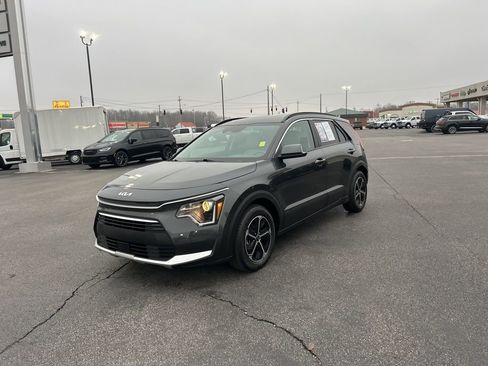 Used 2023 Kia Niro EX image 8