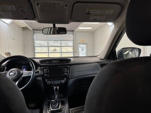 Used 2018 Nissan Rogue SV image 22