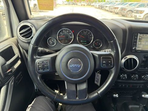 Used 2016 Jeep Wrangler Unlimited Sahara w/ Connectivity Group AWD/4WD image 23