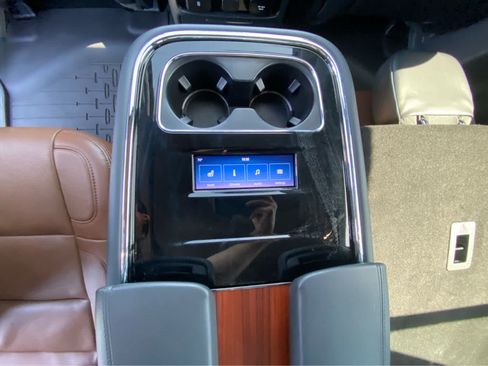 Used 2024 Lincoln Navigator Reserve AWD/4WD image 17