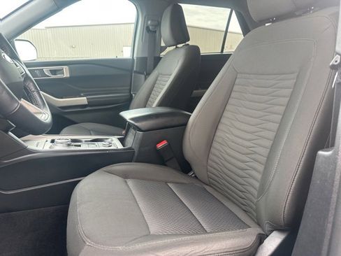 Used 2022 Ford Explorer XLT image 18
