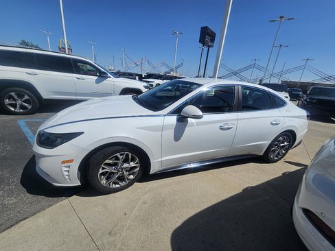 Used 2020 Hyundai Sonata SEL w/ Convenience Package FWD image 2