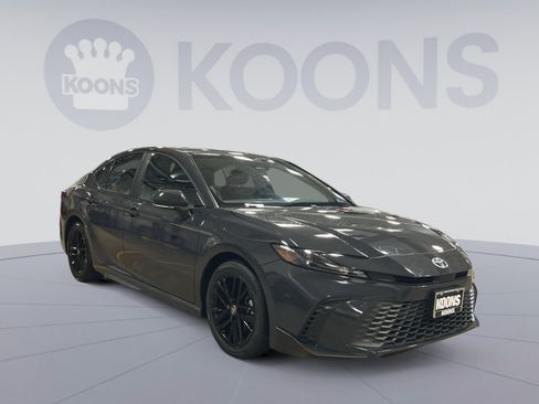 Used 2025 Toyota Camry SE FWD image 10