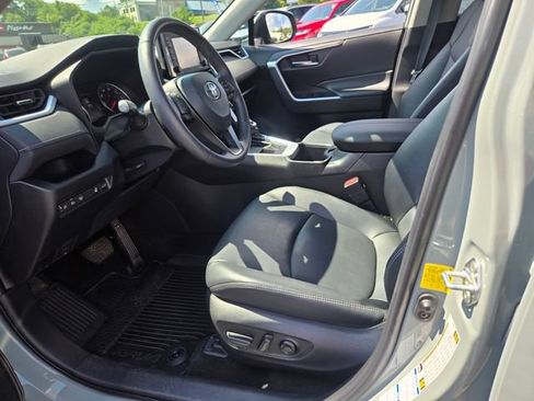 Used 2022 Toyota RAV4 XLE Premium AWD/4WD image 10