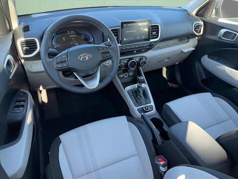 Certified 2025 Hyundai Venue SEL image 7
